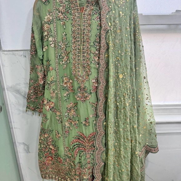 Elegant Green Embroidered Women's Dress - Picture 6 of 9